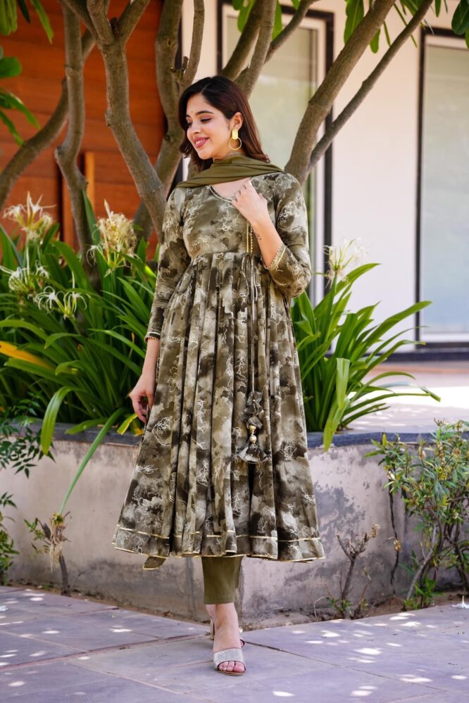 Eloriya Hetvi's Anarkali Suit Set - L | Eloriya India