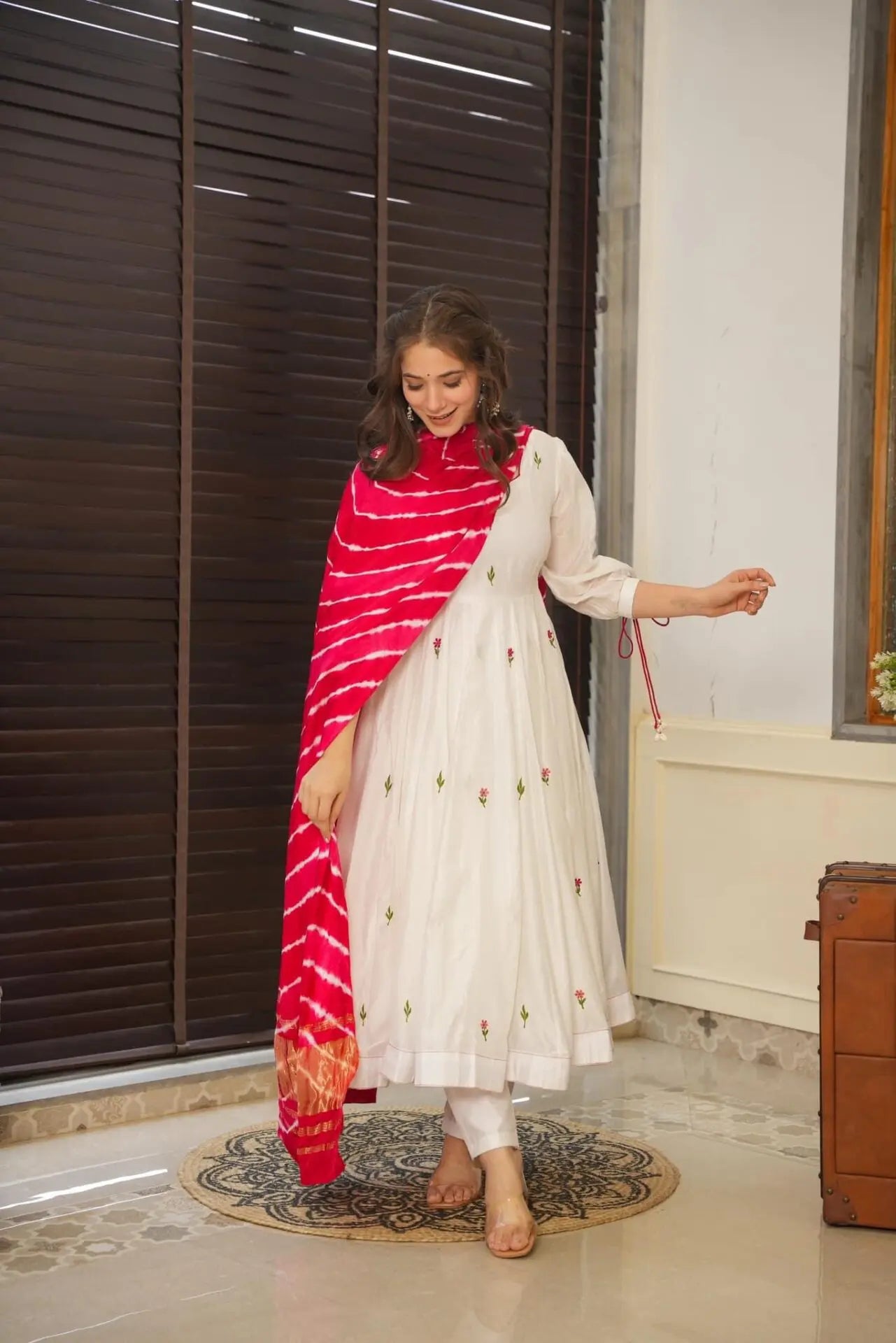 Eloriya Taniya's White Premium Quality Suit Set - XL [42] | Eloriya India