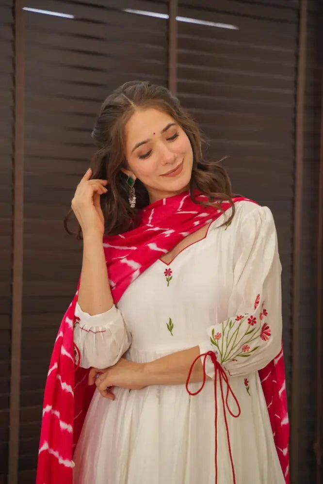 Eloriya Taniya's White Premium Quality Suit Set - M [38] | Eloriya India