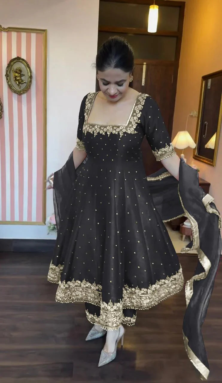 Eloriya Prachi's' Black Heavy Vichitra Royal Elegant Suit Set - S [36] | Eloriya India