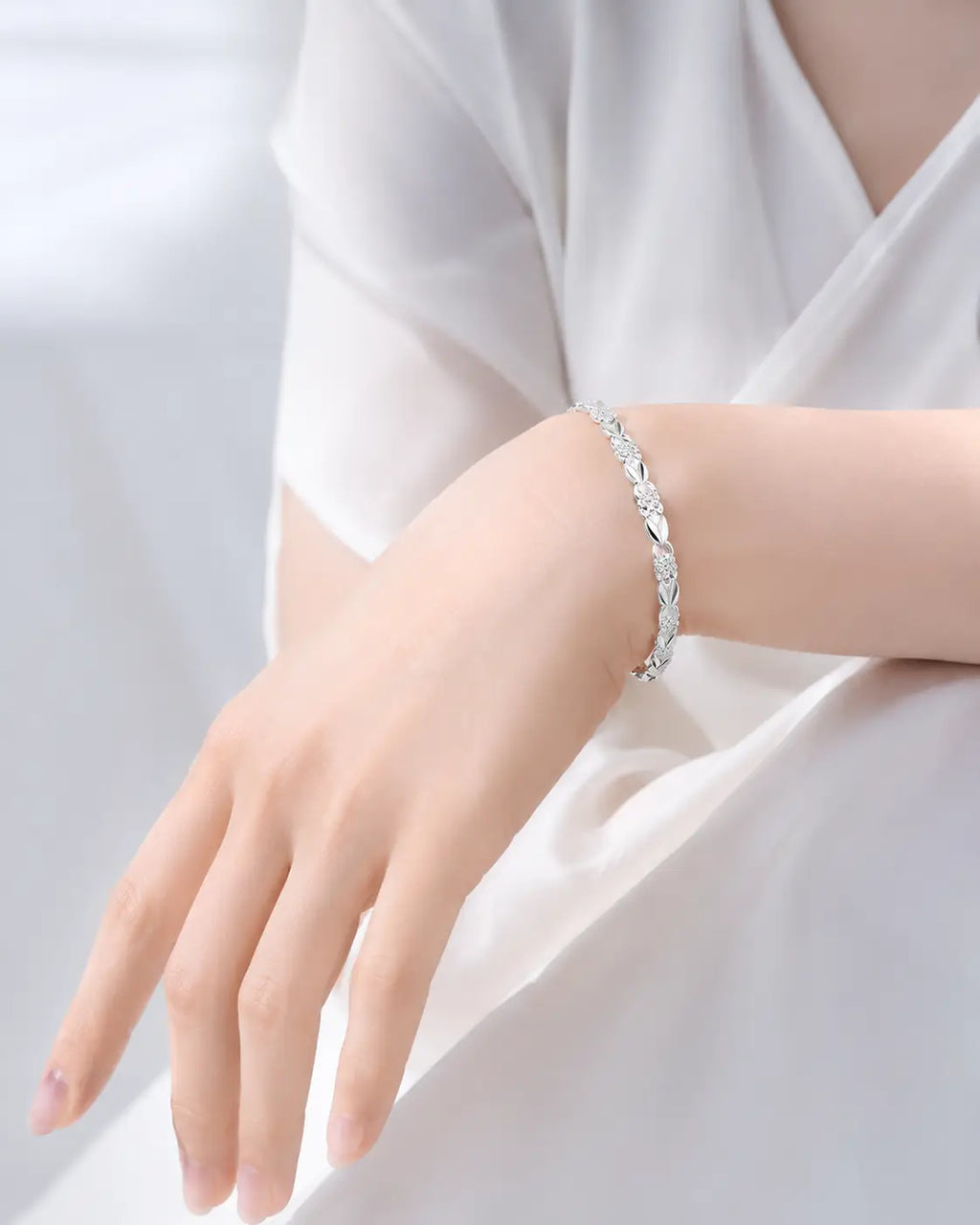 ELORIYA 925 Silver Bohemian Bracelet with Leaf Design & Adjustable Toggle Clasp