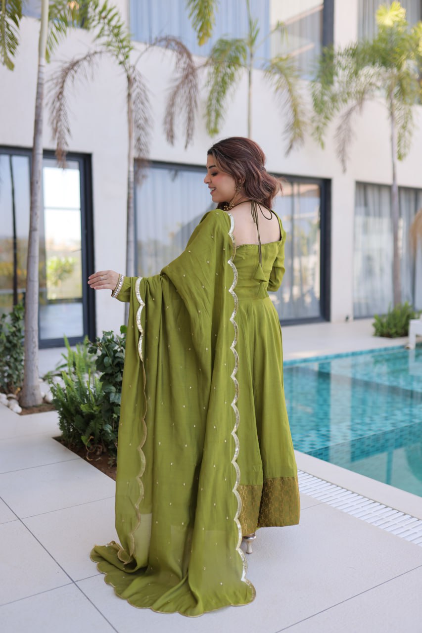 Eloriya Graceful Queen Look Mehendi Green Anarkali Suit Set - XL [42] | Eloriya India