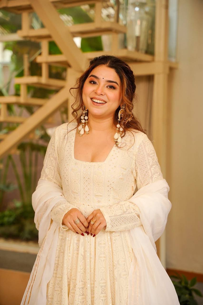 Eloriya Elegant Ivory Wedding Wear Heavy Embroidered Anarkali Suit - XL [42] | Eloriya India