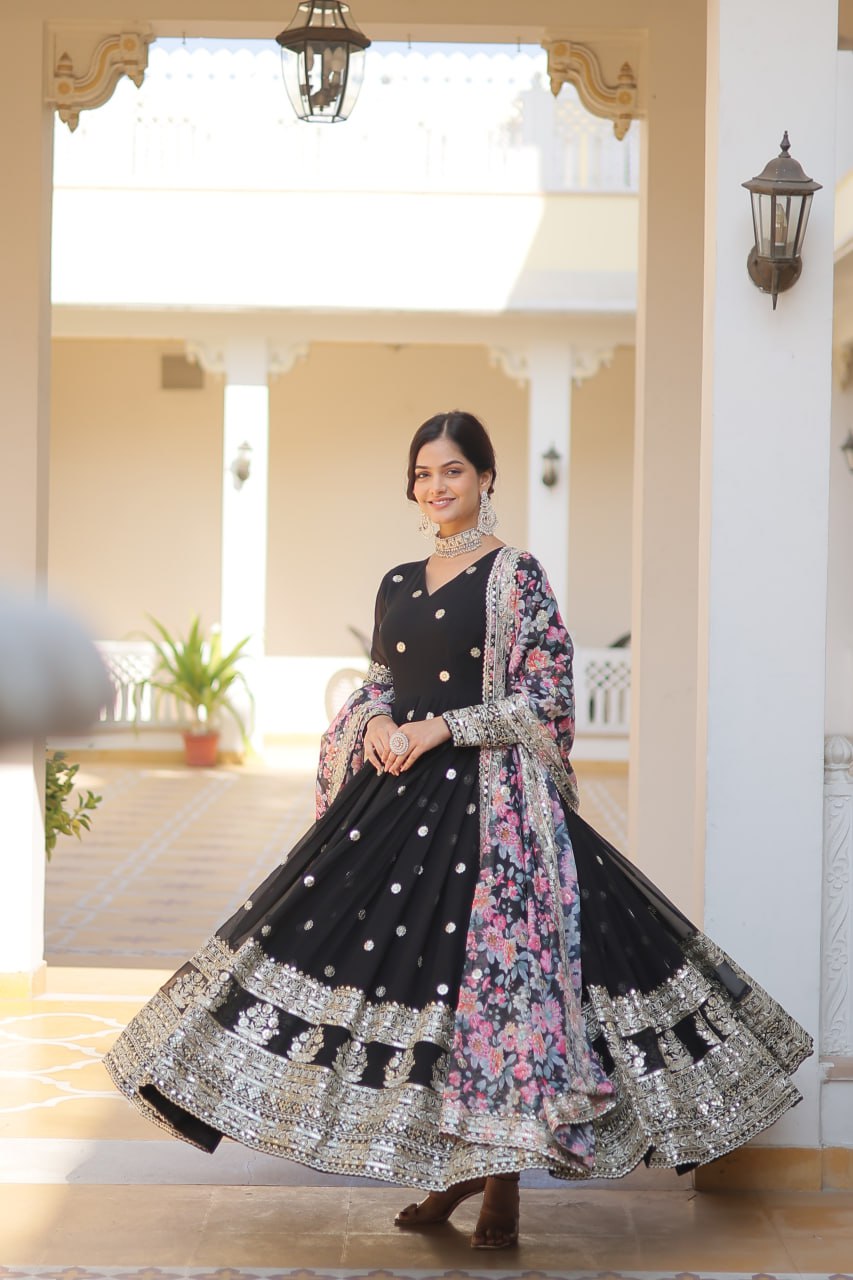 Eloriya Kavita's Designere Gown - L(40'') | Eloriya India